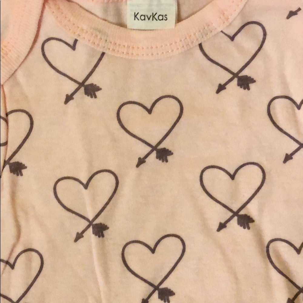 Brand New Set of Heart Onesies, size 6-9 months - Picture 3 of 3